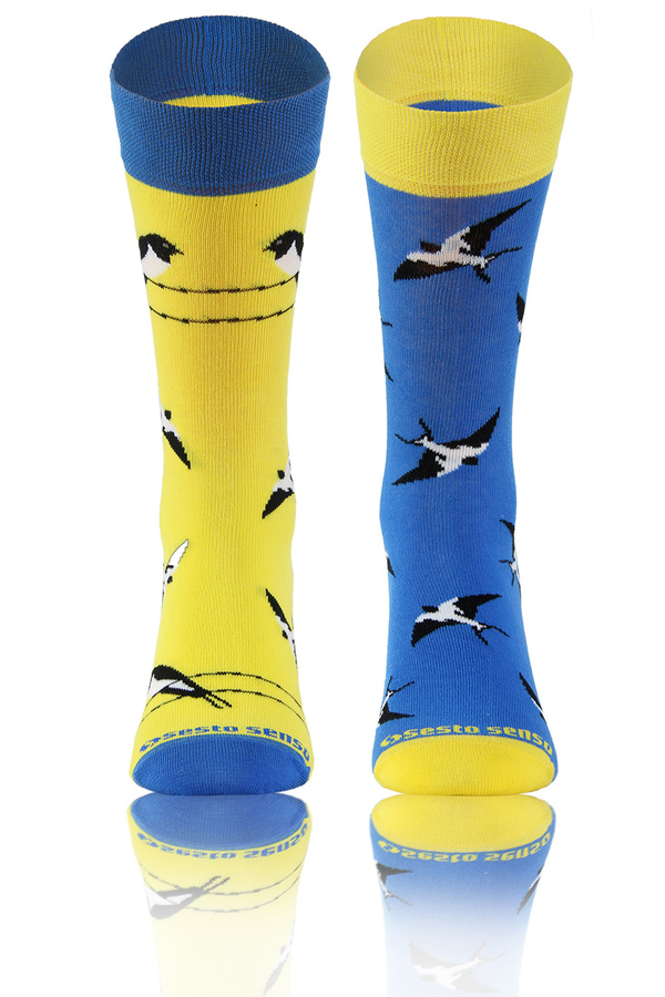 Skarpetki damskie dwie różne wzorzyste CASUAL jaskółki Sesto Senso