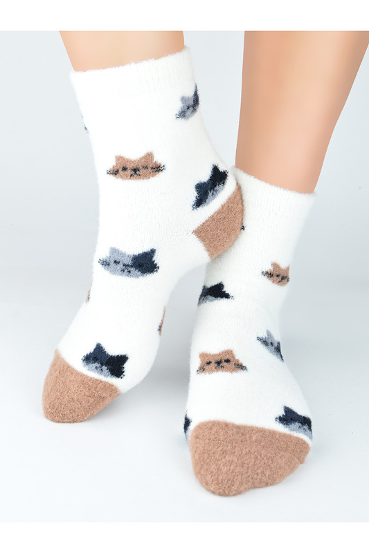 Skarpety damskie puchate SP003 wz.01 ecru Noviti