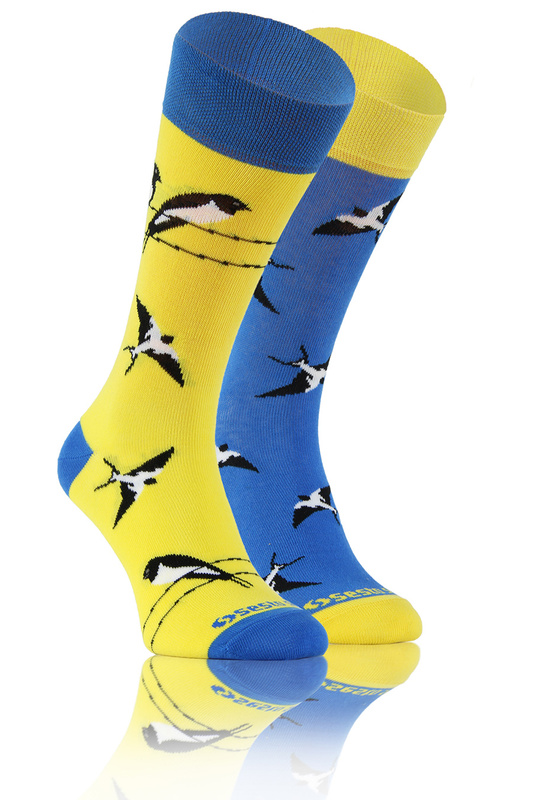 Skarpetki damskie dwie różne wzorzyste CASUAL jaskółki Sesto Senso